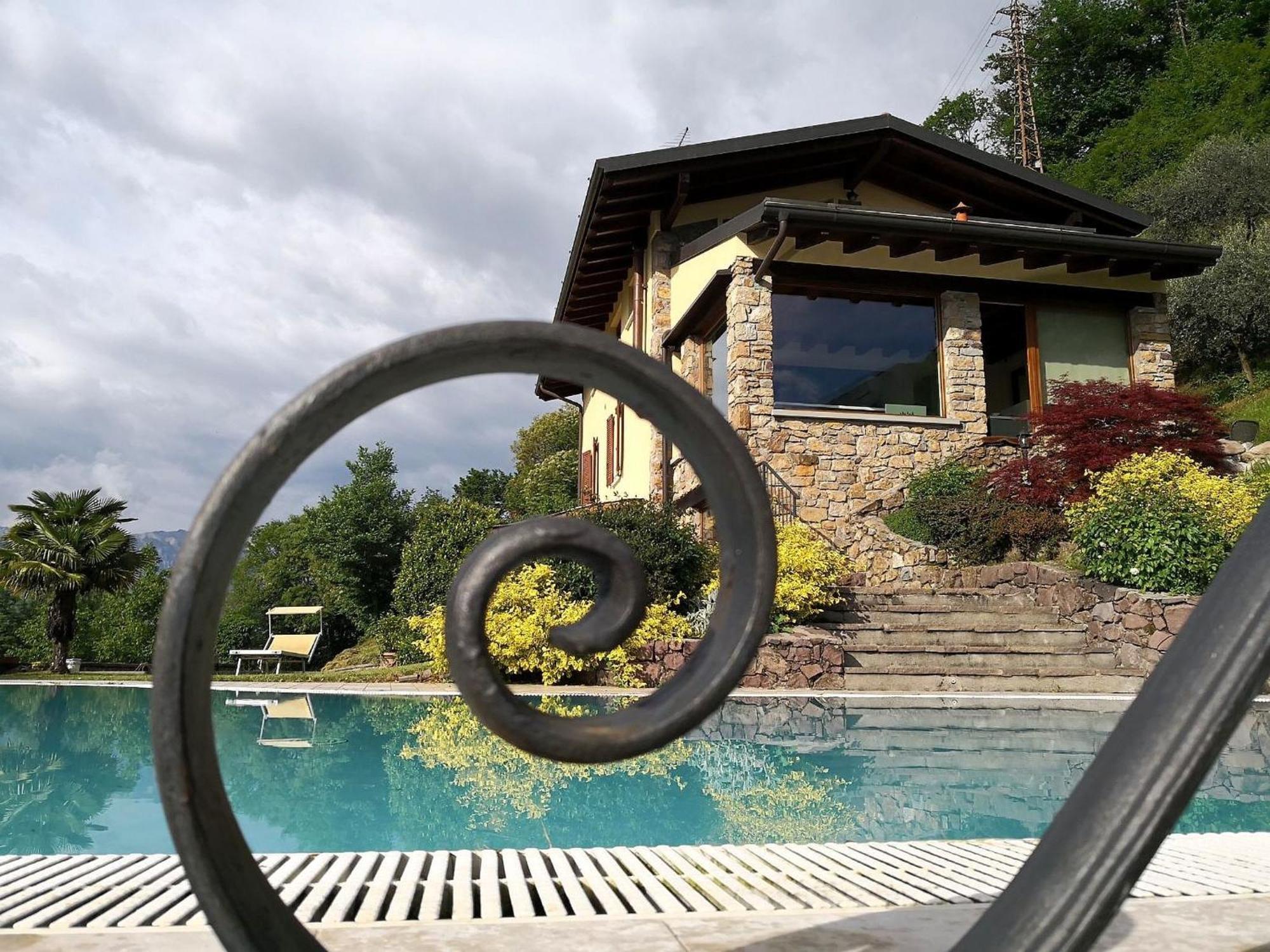Villa In Pisogne With Pool Garden And Lake View المظهر الخارجي الصورة