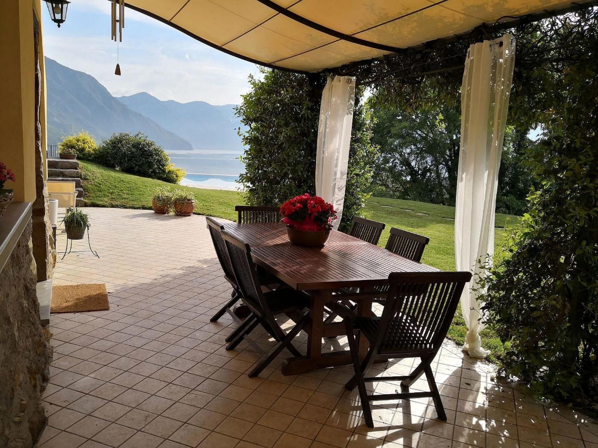 Villa In Pisogne With Pool Garden And Lake View المظهر الخارجي الصورة